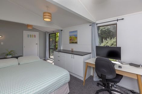 Photo of property in 9 Nugget Grove, Raumati Beach, Paraparaumu, 5032