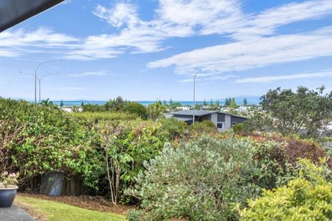 Photo of property in 115 Grovenor Drive, Orewa, 0931