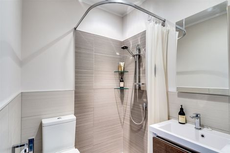 Photo of property in 2/100 Avondale Road, Taradale, Napier, 4112