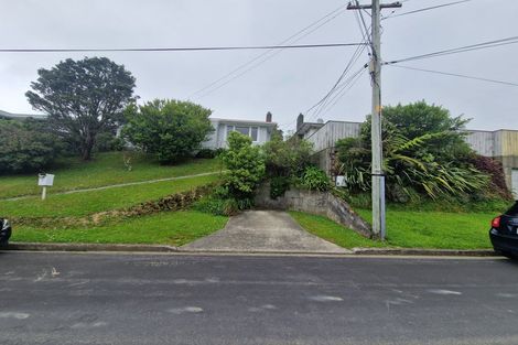 Photo of property in 7 Balmain Street, Newlands, Wellington, 6037