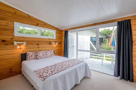 Photo of property in 8-8a Walton Avenue, Waikanae, 5036