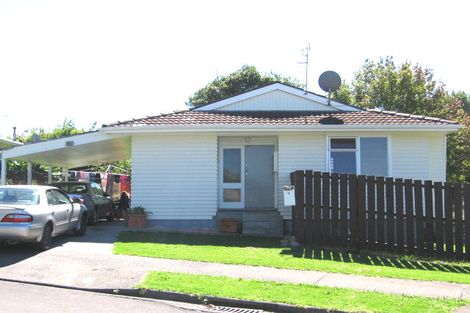 Photo of property in 8 Cecil Beatt Place, West Harbour, Auckland, 0618