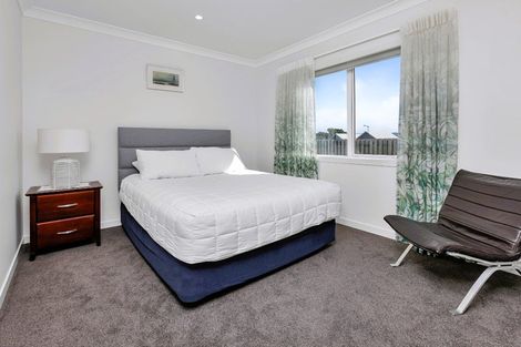 Photo of property in 41 Kaurinui Crescent, One Tree Point, 0118
