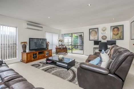 Photo of property in 136 Everglade Drive, Totara Heights, Auckland, 2105