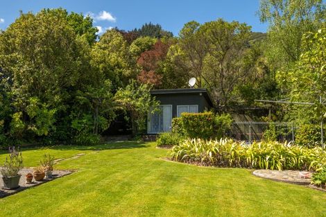 Photo of property in 128 Waikawa Road, Picton, 7220