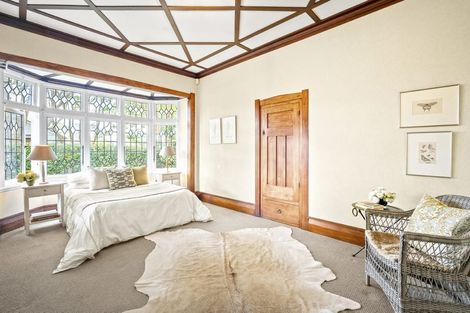 Photo of property in 17 Queen Street, Northcote Point, Auckland, 0627