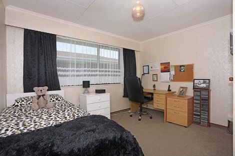 Photo of property in 43 Cedar Crescent, Feilding, 4702