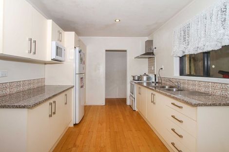 Photo of property in 16 Blue Way, Glendene, Auckland, 0602