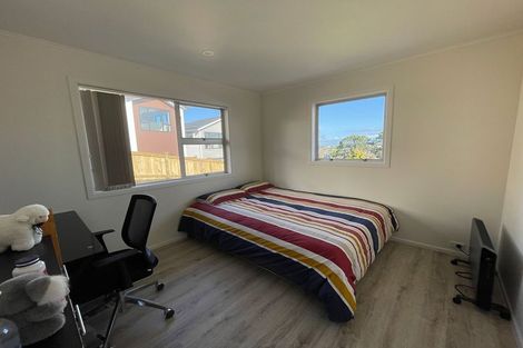 Photo of property in 42 Cyclarama Crescent, Massey, Auckland, 0614