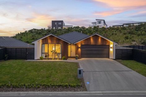 Photo of property in 22 Queen Charlotte Drive, Aotea, Porirua, 5024