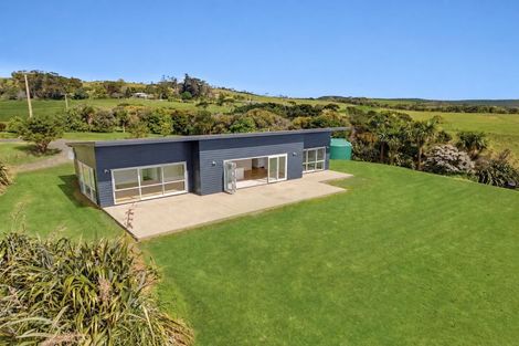 Photo of property in 3143 South Head Road, South Head, Helensville, 0874