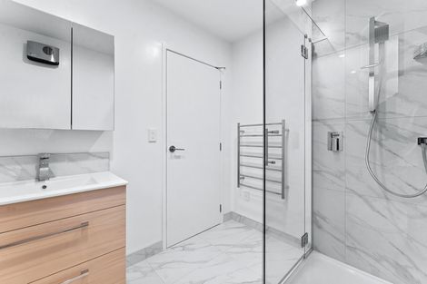 Photo of property in 16/10 Fathom Place, Te Atatu Peninsula, Auckland, 0610