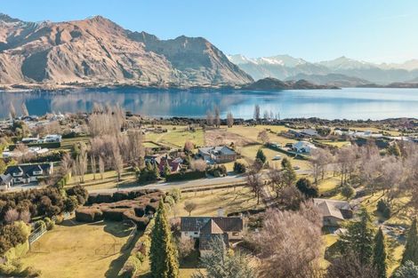 Photo of property in 261 Beacon Point Road, Wanaka, 9305