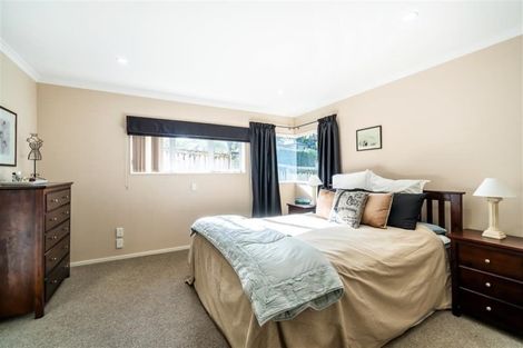Photo of property in 48 Hogarth Rise, West Harbour, Auckland, 0618