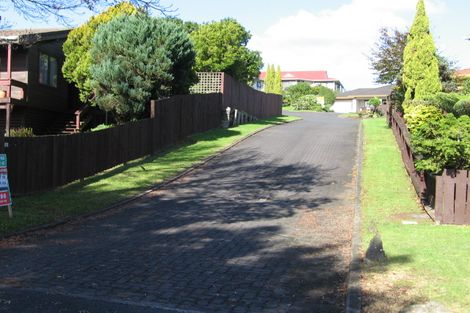 Photo of property in 2/35 Derrimore Heights, Clover Park, Auckland, 2019
