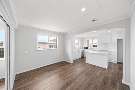 Photo of property in 22 Molesworth Place, Mangere, Auckland, 2022