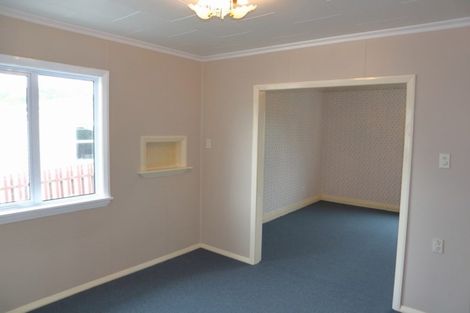 Photo of property in 18 Mills Street, Eltham, 4322