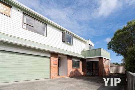 Photo of property in 20 Lyndfield Lane, Newlands, Wellington, 6037
