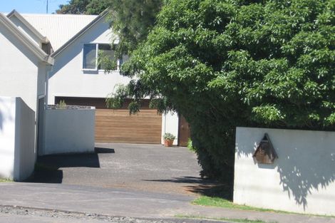 Photo of property in 1/2 Stanley Avenue, Milford, Auckland, 0620