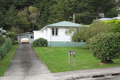 Photo of property in 5 Kereru Grove, Stokes Valley, Lower Hutt, 5019