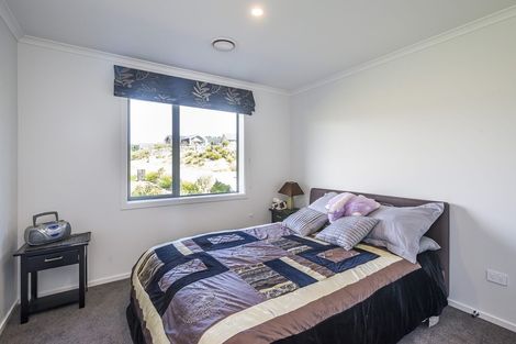 Photo of property in 2 Lamont Place, Waikanae, 5036