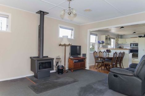 Photo of property in 17 Smith Street, Dannevirke, 4930