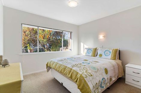 Photo of property in 2/6 Pinedale Place, Henderson, Auckland, 0610