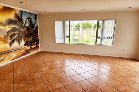 Photo of property in 8 Huntington Drive, Huntington Park, Auckland, 2013