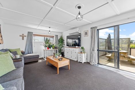 Photo of property in 2/930 Whangaparaoa Road, Manly, Whangaparaoa, 0930