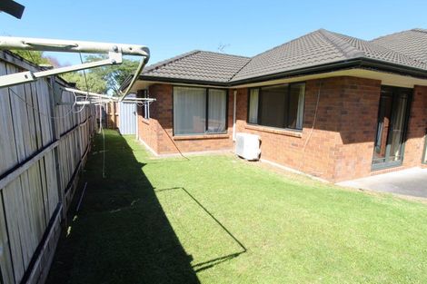 Photo of property in 8a Evanda Crescent, Conifer Grove, Takanini, 2112