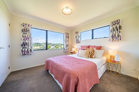 Photo of property in 2/167 Westchester Drive, Churton Park, Wellington, 6037