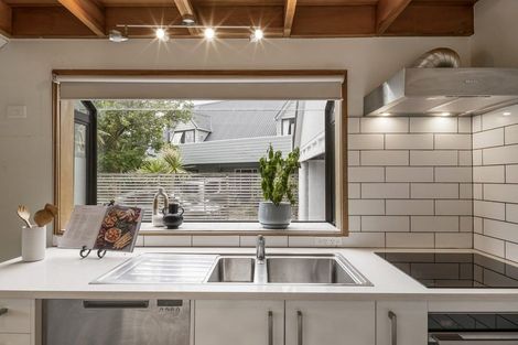 Photo of property in 91 Manhattan Heights, Glendene, Auckland, 0602