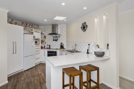 Photo of property in 15 Maddison Place, Welcome Bay, Tauranga, 3112