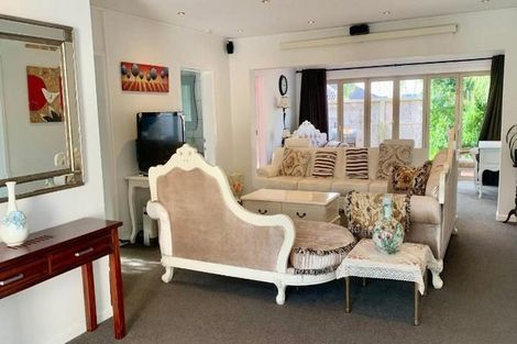 Photo of property in 8 Parani Court, Te Atatu Peninsula, Auckland, 0610