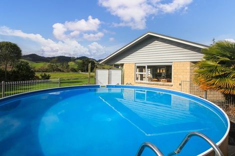 Photo of property in 10 Parker Road, Huntly, 3771