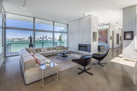 Photo of property in 9 Stanley Point Road, Stanley Point, Auckland, 0624