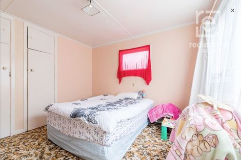 Photo of property in 26 Yeovil Road, Te Atatu Peninsula, Auckland, 0610