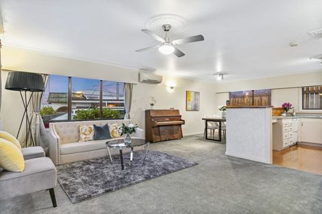 Photo of property in 1a Eastglen Road, Glen Eden, Auckland, 0602