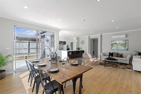 Photo of property in 6 Coote Way, Kumeu, 0810