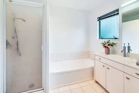 Photo of property in 38 Harbour Lights Close, West Harbour, Auckland, 0618