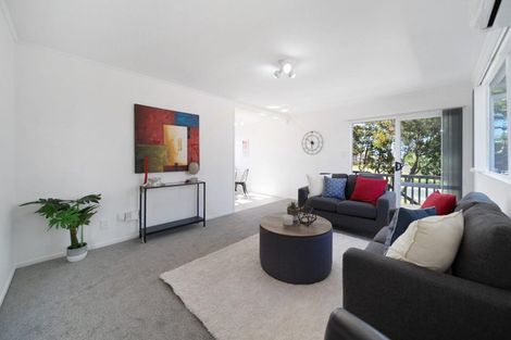 Photo of property in 3/10 Penion Drive, Flat Bush, Auckland, 2023