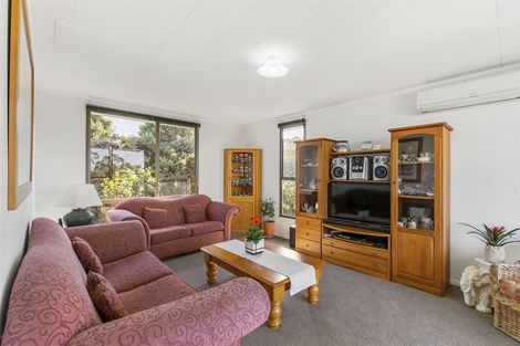 Photo of property in 19 Peterhouse Place, West Harbour, Auckland, 0618