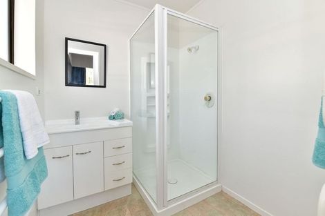 Photo of property in 3 Elgin Place, Red Beach, 0932