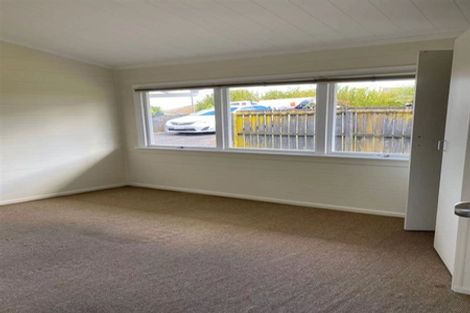 Photo of property in 1/41 Hobsonville Road, West Harbour, Auckland, 0618