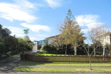 Photo of property in 39 Megan Avenue, Pakuranga Heights, Auckland, 2010