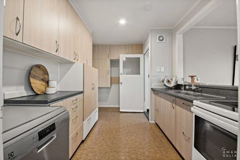 Photo of property in 27 Amberley Avenue, Te Atatu South, Auckland, 0610