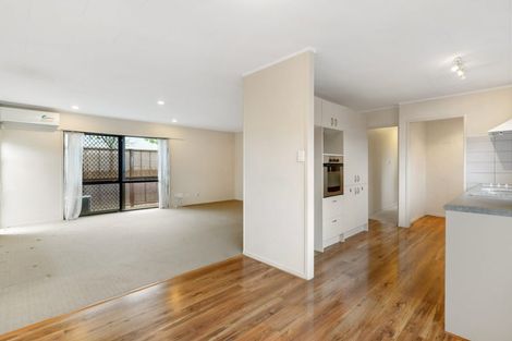 Photo of property in 32 Aviemore Drive, Highland Park, Auckland, 2010