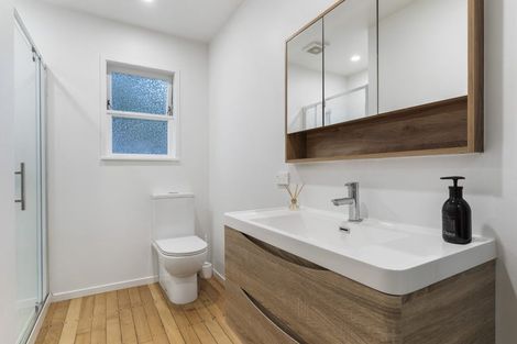 Photo of property in 1/420 Beach Road, Mairangi Bay, Auckland, 0630