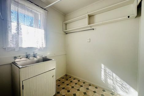 Photo of property in 32 Bond Crescent, Forrest Hill, Auckland, 0620