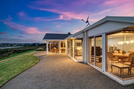 Photo of property in 10 Tytus Place, Conifer Grove, Takanini, 2112